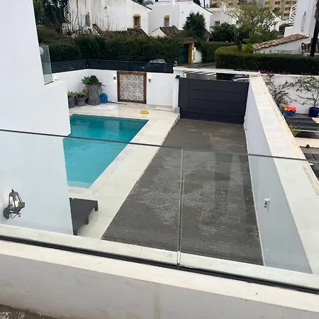 펜션 De Lujo Maravillosa 5 ,6 Banos ,piscina Wifi En Marbella 에스테포나
